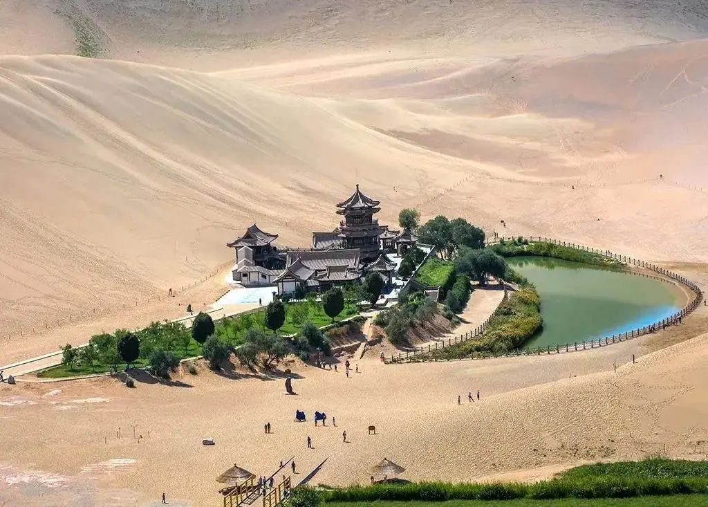 月牙泉