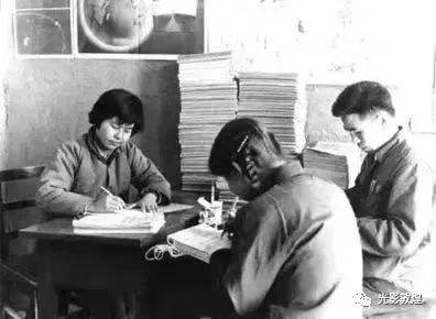 1964年，樊锦诗在敦煌工作