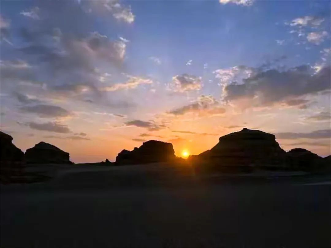 敦煌雅丹世界地质公园落日
