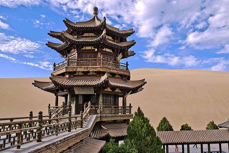 敦煌鸣沙山