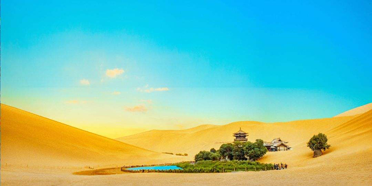 鸣沙山月牙泉