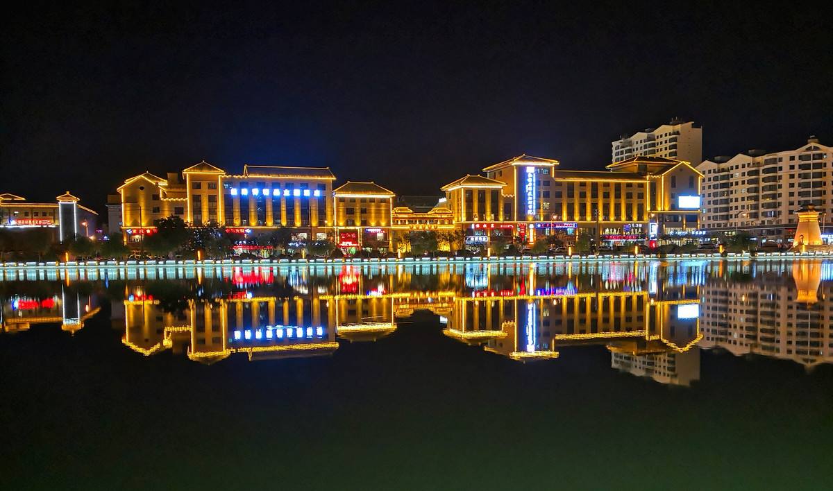 迷人的党河夜景
