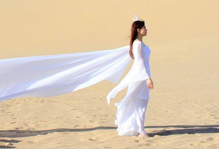 沙漠古装美女