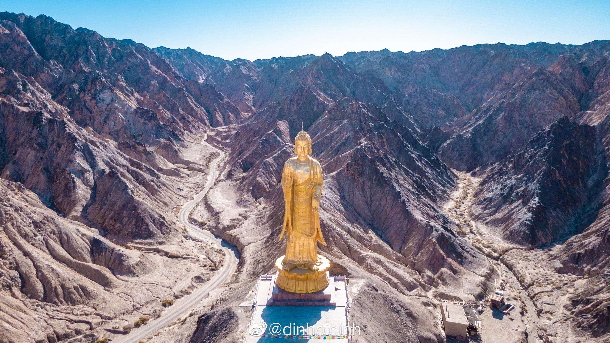 敦煌三危山