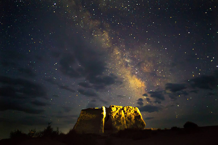 星空下的玉门关