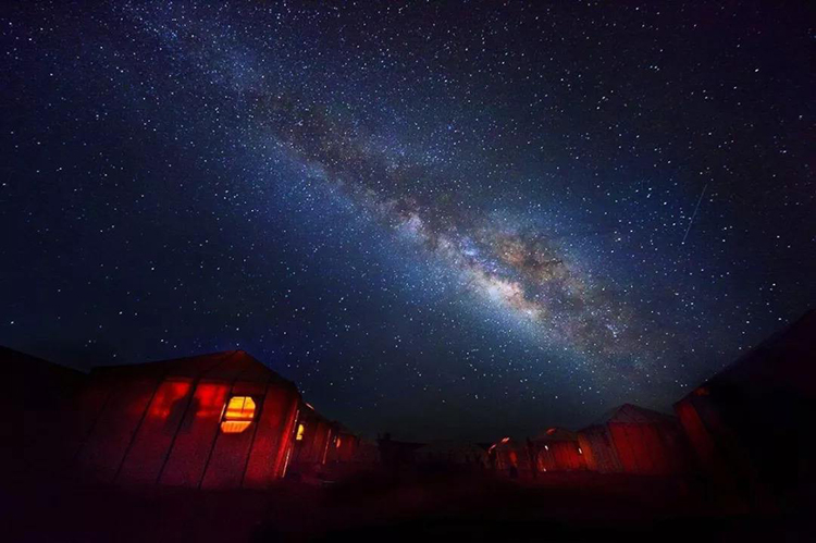 敦煌沙漠星空下露营