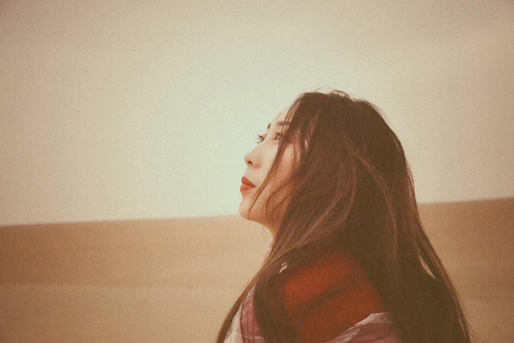敦煌旅游的美女