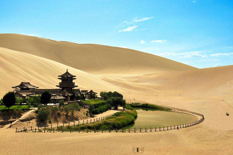 敦煌月牙泉旅游