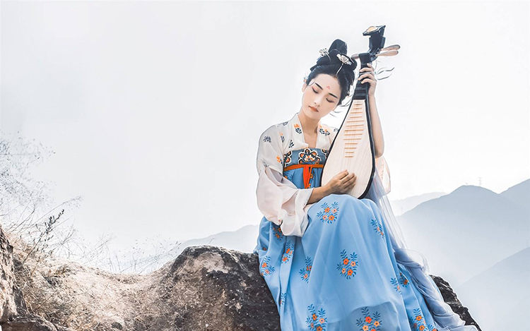沙漠反弹琵琶汉服