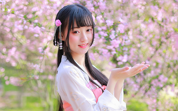 沙漠汉服照片拍摄