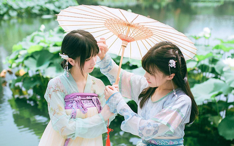 穿汉服去敦煌旅游